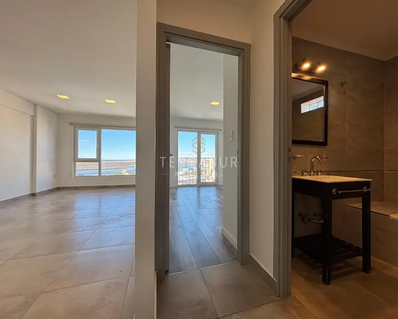 Moderno Departamento Céntrico en alquiler c/ cochera en Río Grande