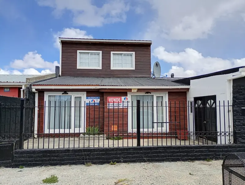 🟡 ALQUILER – CASA 5 DORMITORIOS – BARRIO C.A.P.📍