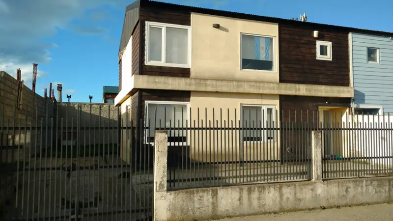 CASA – 3 DORMITORIOS – AEROPOSTA AL 100