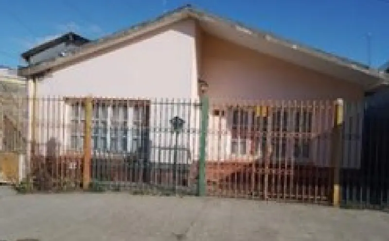 Casa 3 dormitorios – Barrio Centro Oeste