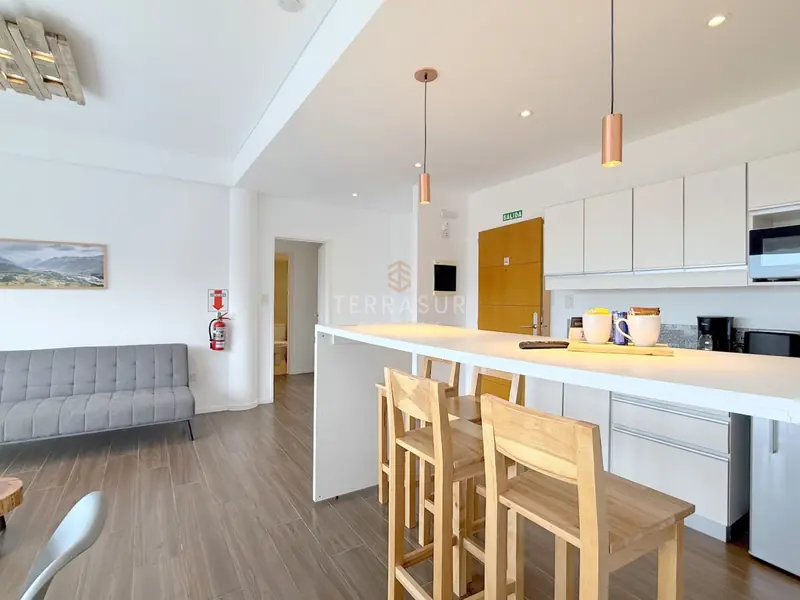 Departamento de DOS ambientes en VENTA amoblado c/ cochera!