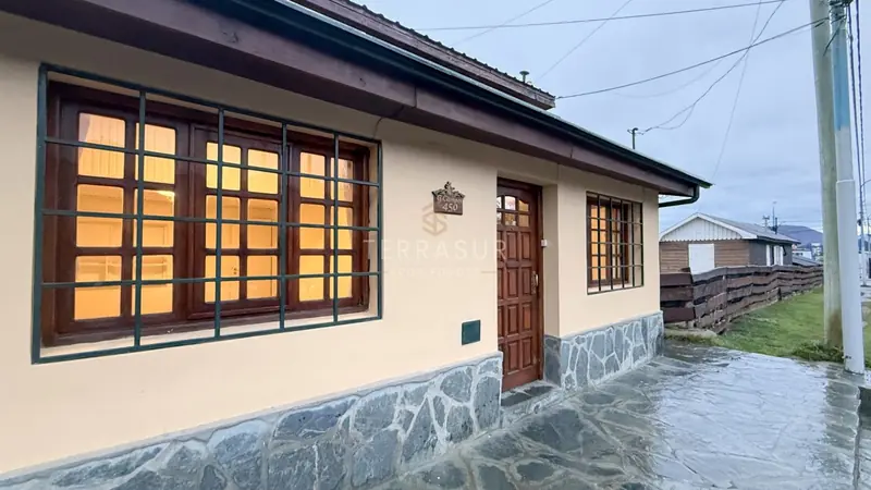ALQUILER – Casa de 2 dormitorios, parrilla y patio!