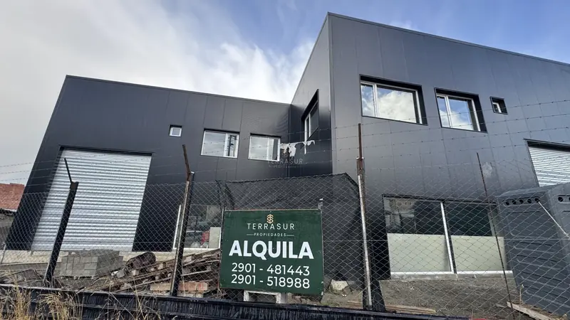 Galpón de 600m2, 2 oficinas, 4 baños