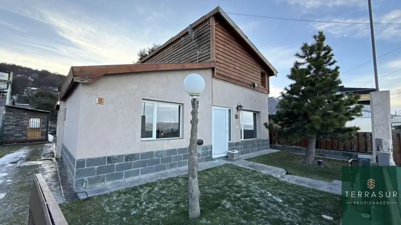 Casa en venta c/ cochera en Ushuaia