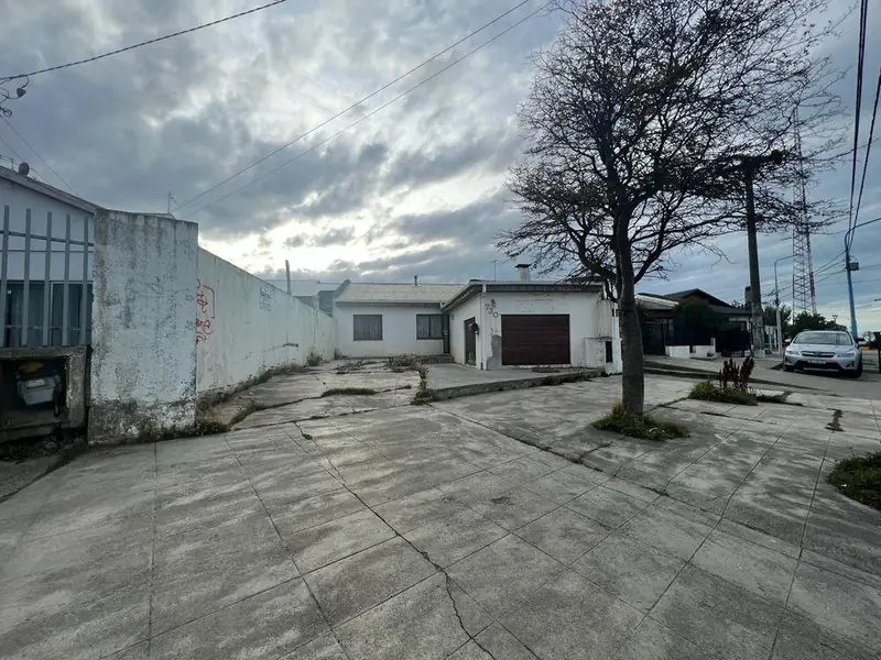 🔴 VENTA – CASA 4  DORMITORIOS – Bº MICROCENTRO📍