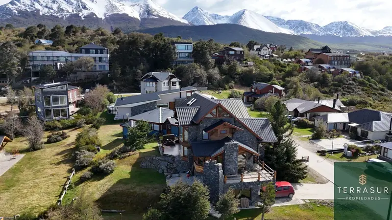 Casa en venta c/ cochera en Ushuaia
